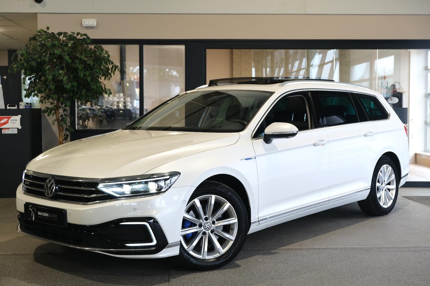 Volkswagen Passat Variant - 1.4 TSI GTE 218PK Virtual Pano Led Trekhaak Navi Cam - AutoWereld.nl