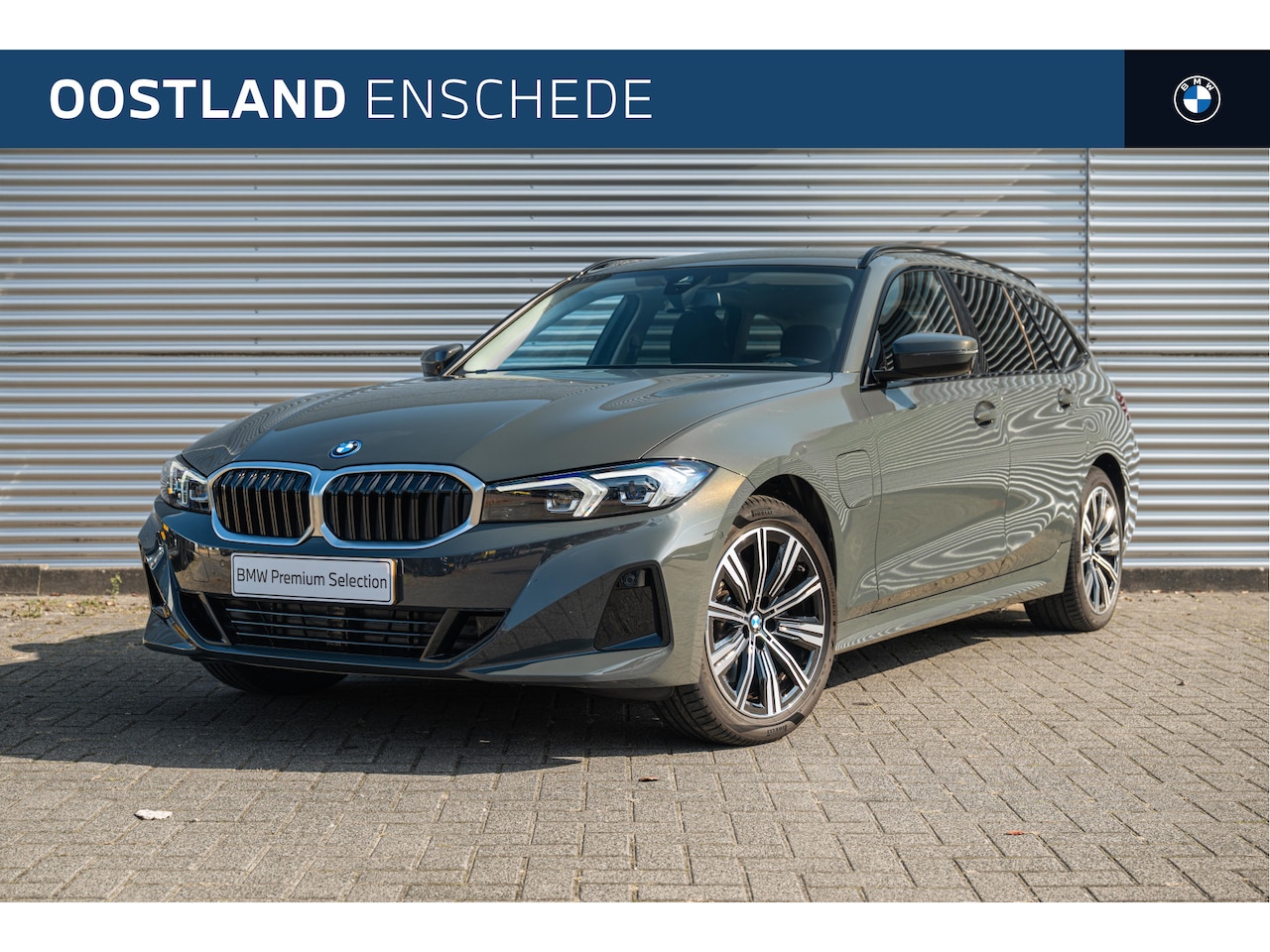 BMW 3-serie Touring - 330e Automaat / Achteruitrijcamera / Parking Assistant / Live Cockpit Plus / Stoelverwarmi - AutoWereld.nl