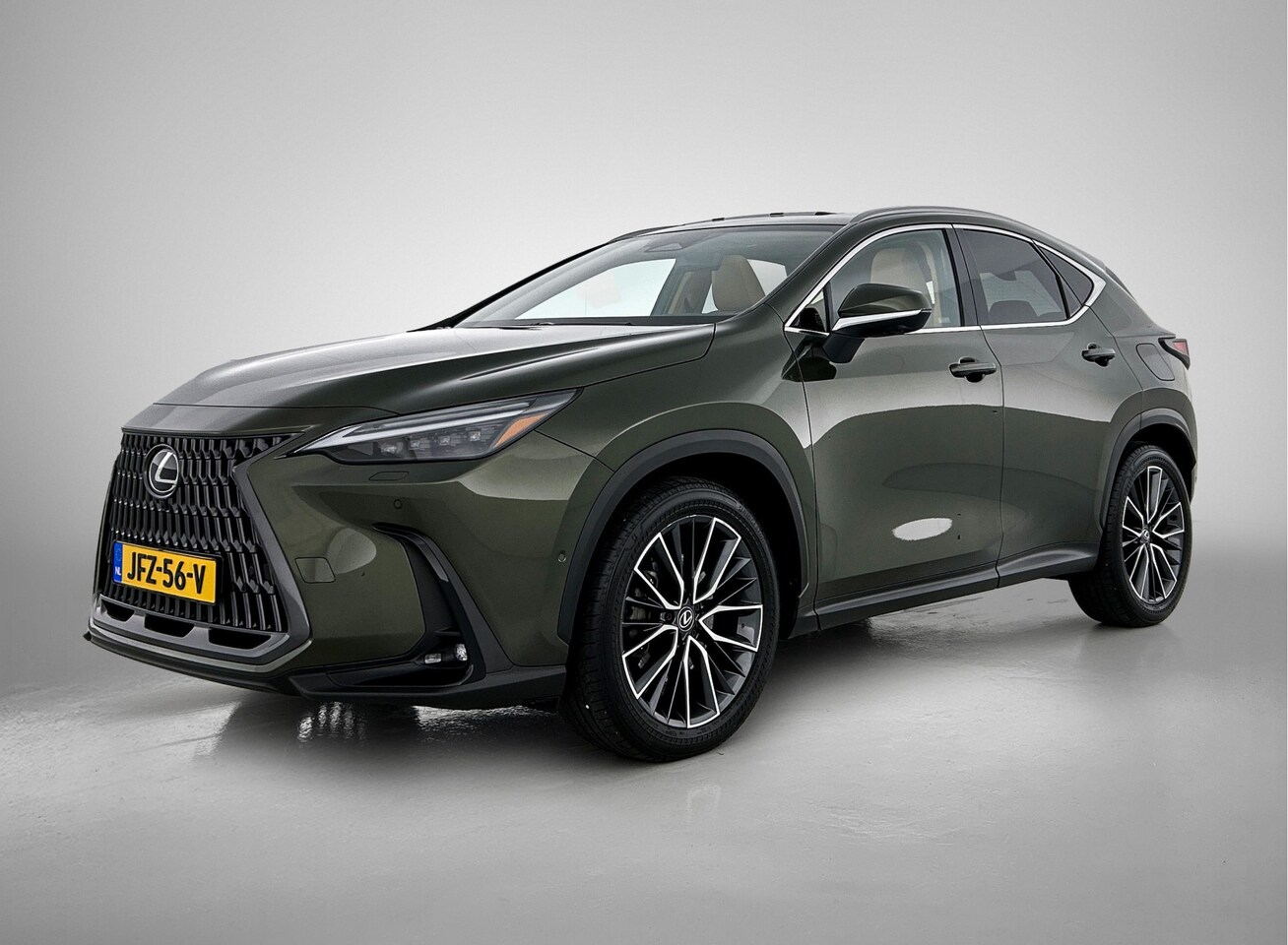 Lexus NX - 450h+ AWD Executive Line | Stoelgeheugen | Houtafwerking | Schuifdak | - AutoWereld.nl