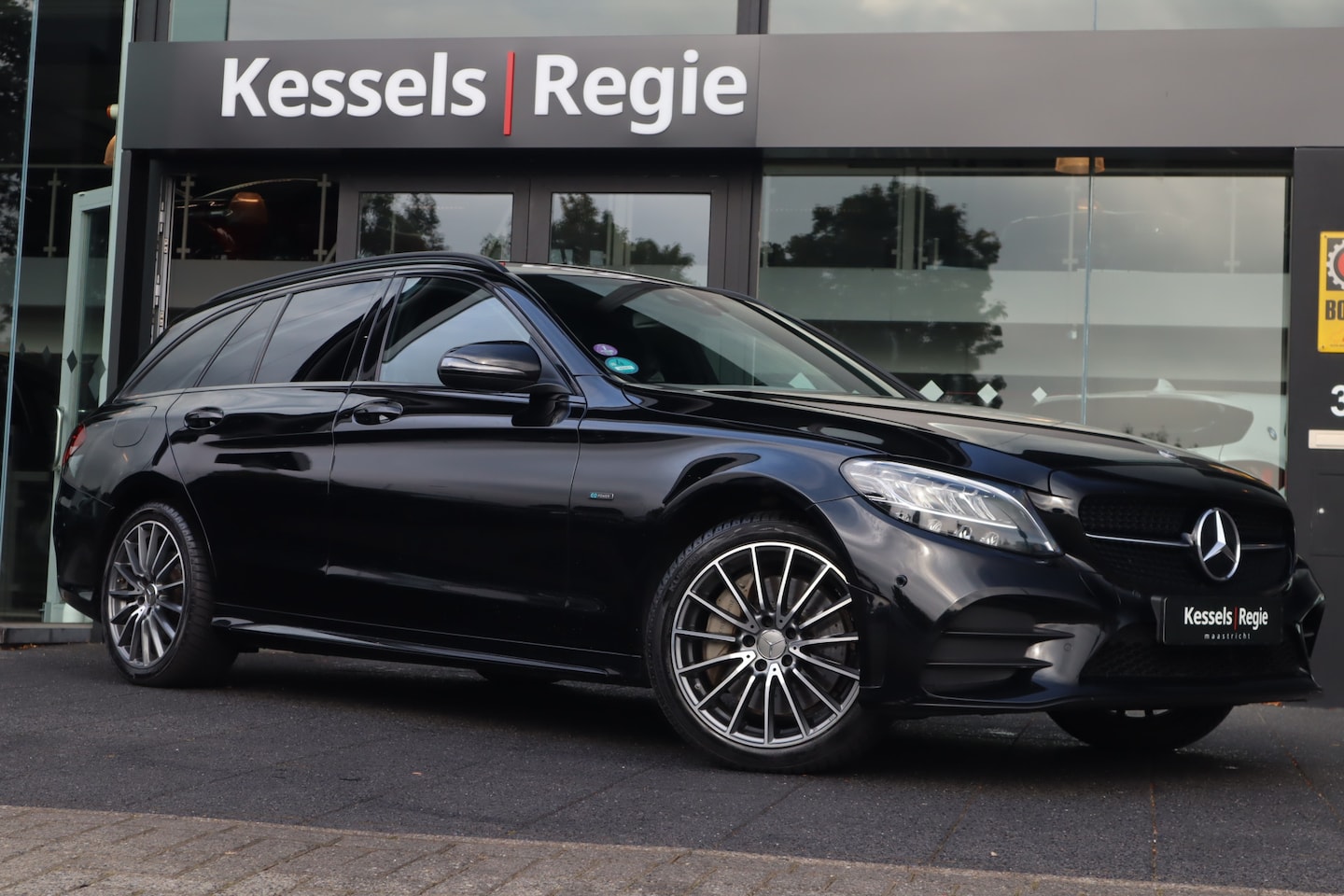 Mercedes-Benz C-klasse Estate - 300 e AMG Line Night Leer Navi LED - AutoWereld.nl