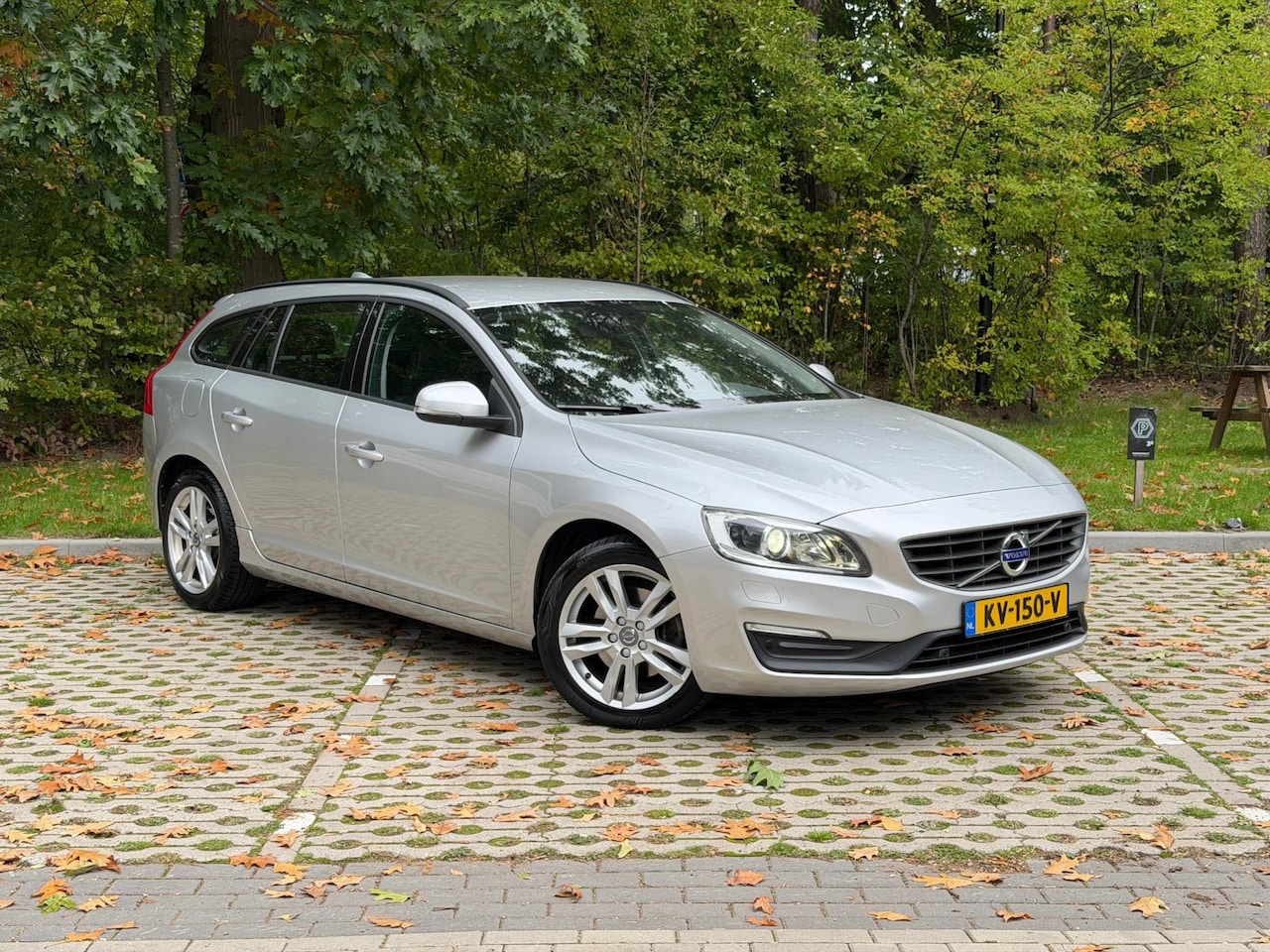 Volvo V60 - 2.0 D3 Summum Trekhaak - AutoWereld.nl