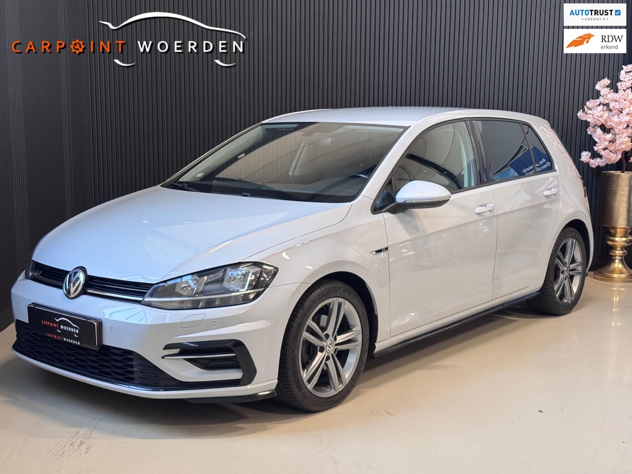 Volkswagen Golf - 1.4 TSI R-LINE DSG | CAMERA | STOELVERW. | ACC - AutoWereld.nl