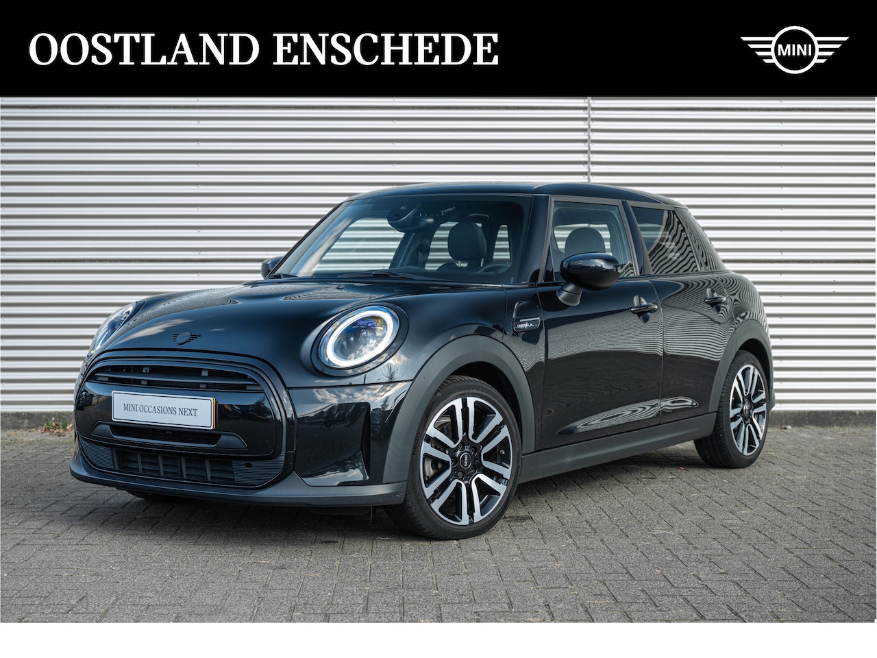 MINI Cooper - Hatchback Camden Classic Automaat / Panoramadak / Sportstoelen / Comfort Access / LED / Cr - AutoWereld.nl