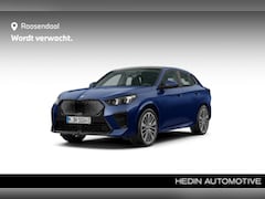 BMW iX2 - eDrive20 67 kWh M Sportpakket Pro | Comfort Pack | Panoramadak | Trekhaak