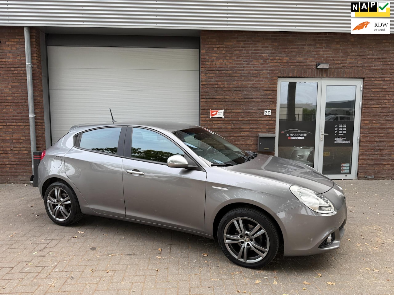 Alfa Romeo Giulietta - 1.4 T Distinctive|AIRCO|NIEUWE APK|CRUISE - AutoWereld.nl