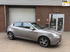 Alfa Romeo Giulietta - 1.4 T Distinctive|AIRCO|NIEUWE APK|CRUISE
