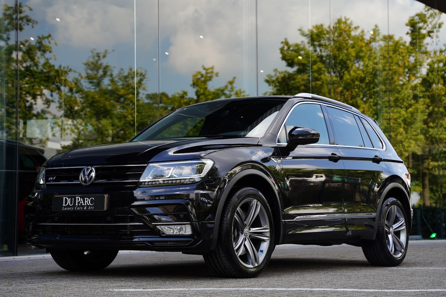 Volkswagen Tiguan - 2.0 TSI 4Motion Highline 3 x R Line Panoramadak - AutoWereld.nl