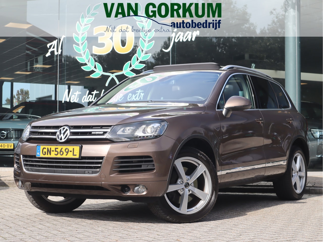 Volkswagen Touareg - 3.0 TSI Hybrid Highline / Luchtvering - AutoWereld.nl