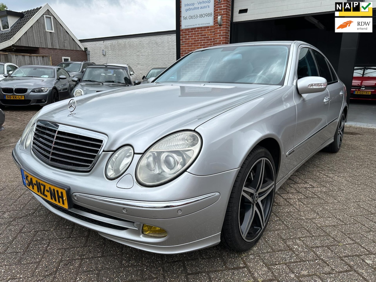 Mercedes-Benz E-klasse - 200 K. Avantgarde AUTOMAAT-NAVI-CRUISE-PDC-CLIMA - AutoWereld.nl