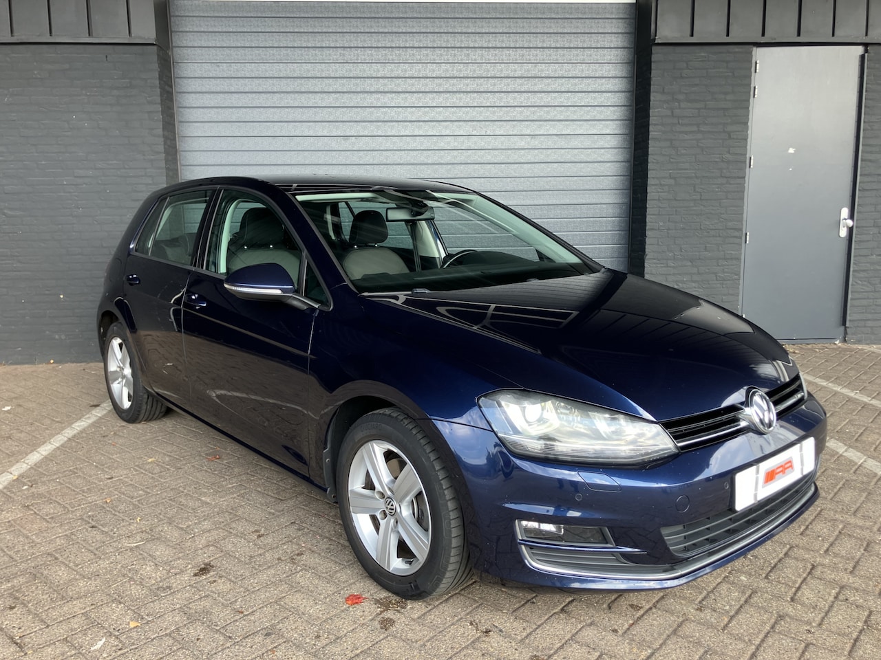 Volkswagen Golf - 1.6 TDI Highline XENON-LED-AHK - AutoWereld.nl