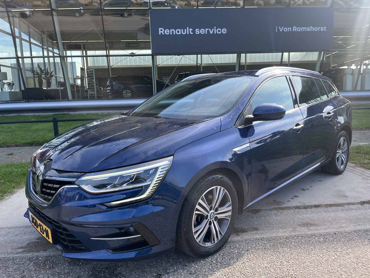 Renault Mégane E-Tech - Estate 1.6 Plug-In Hybrid 160 Intens / Auomaat / Apple Carplay - Android Auto / Keyless / - AutoWereld.nl