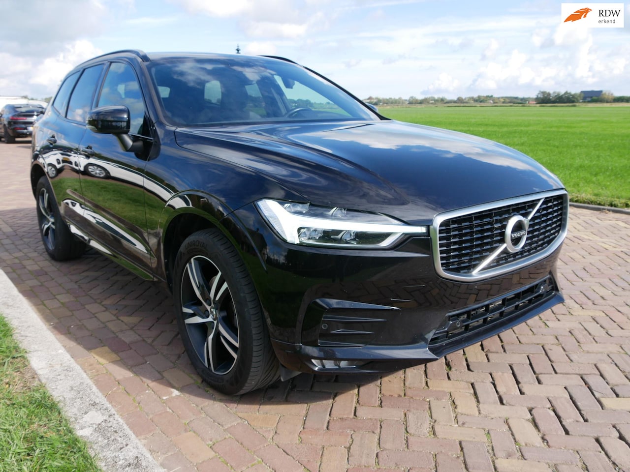 Volvo XC60 - 2.0 D4 R-Design AUT. NAV ** 18999 NETTO ** - AutoWereld.nl