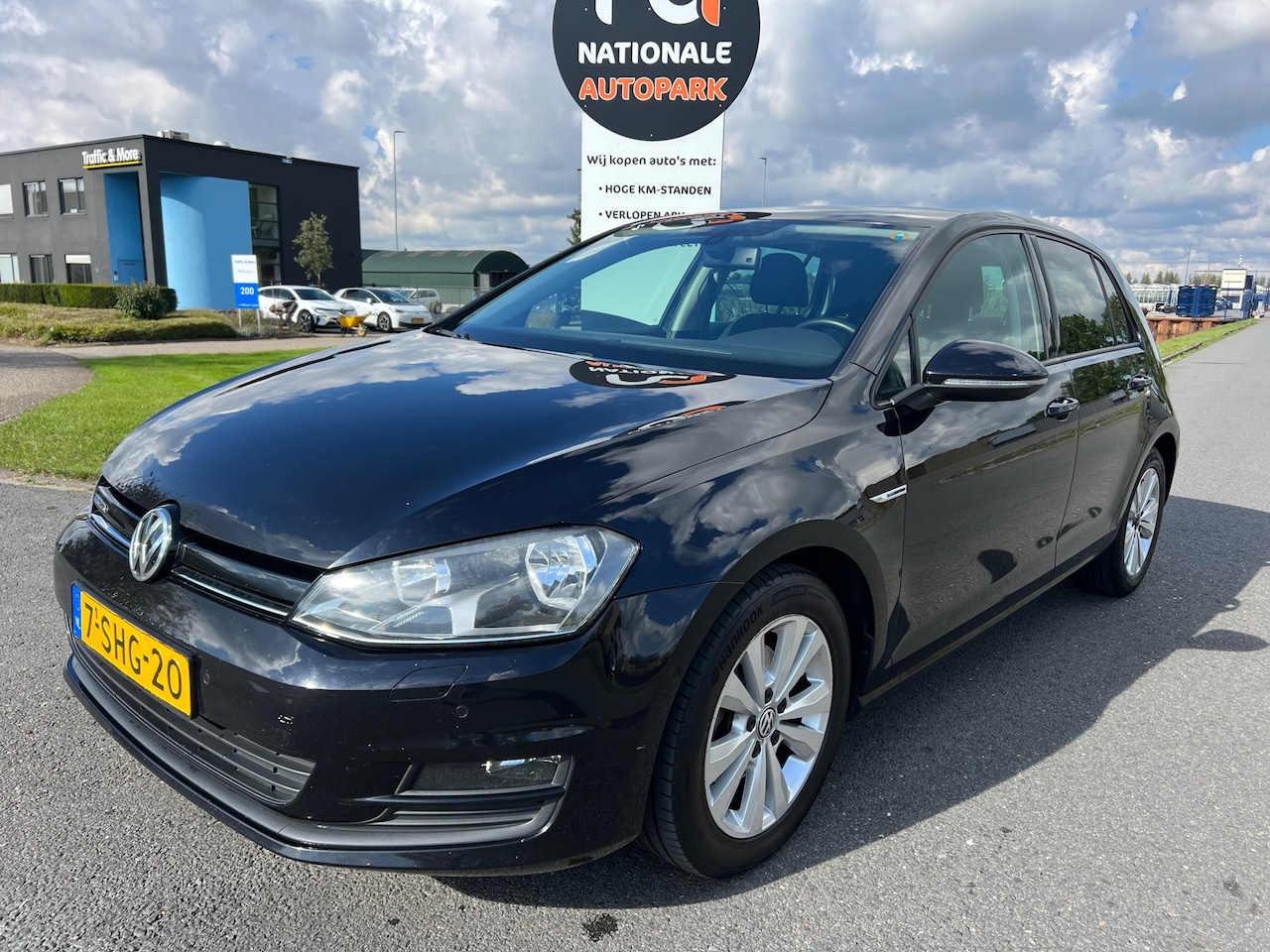 Volkswagen Golf - 2013 * 1.6 TDI Highline * BlueMotion * APK * Top Car !! - AutoWereld.nl