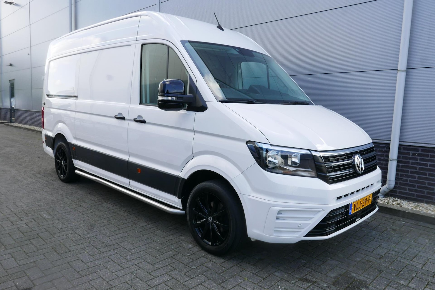 Volkswagen Crafter - 35 2.0 TDI 177 PK L3 H2 AIRCO,LM VELGEN,TREKHAAK,123462 KM. - AutoWereld.nl