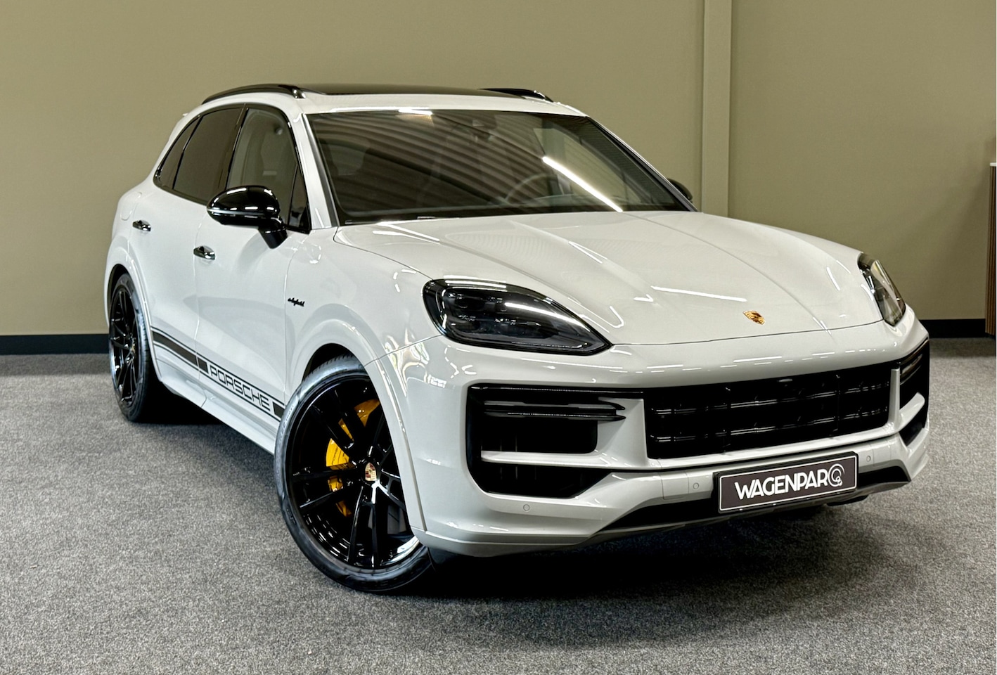 Porsche Cayenne - Turbo E-Hybrid PANO*ACHTERAS*SPDESIGN*HEADUP*SPUITLAAT - AutoWereld.nl