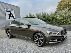 Volkswagen Passat - 1.4 TSI ACT Panoramadak|Navi|Camera|ACC Grijs