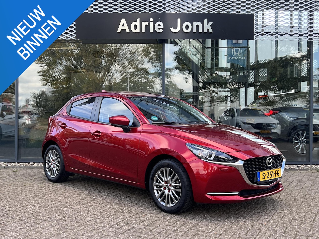 Mazda 2 - 1.5 Skyactiv-G Luxury | ACHTERUITRIJCAMERA | STOEL- EN STUURVERWARMING | CRUISE CONTROL | - AutoWereld.nl