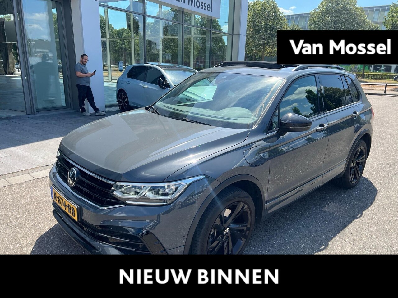 Volkswagen Tiguan - 1.4 TSI eHybrid R-Line | 245 PK | SoH ... | Panoramadak | Black Style Pack | Stoel en Stuu - AutoWereld.nl