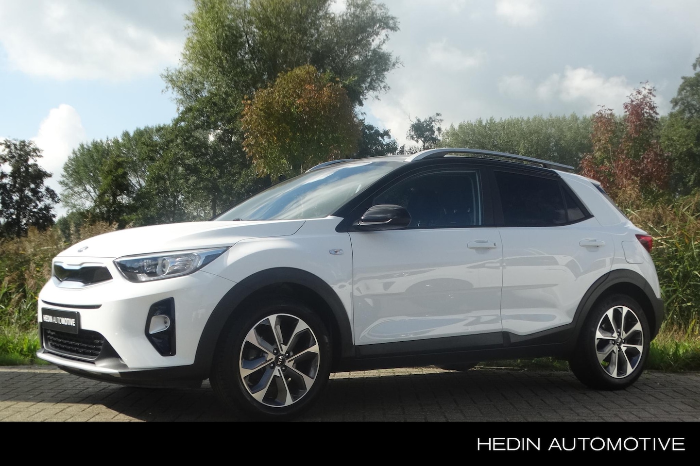 Kia Stonic - 1.0 T-GDi Sports Edition | 17" velgen | Two Tone | Camera | Navigatie | Parkeersensoren | - AutoWereld.nl