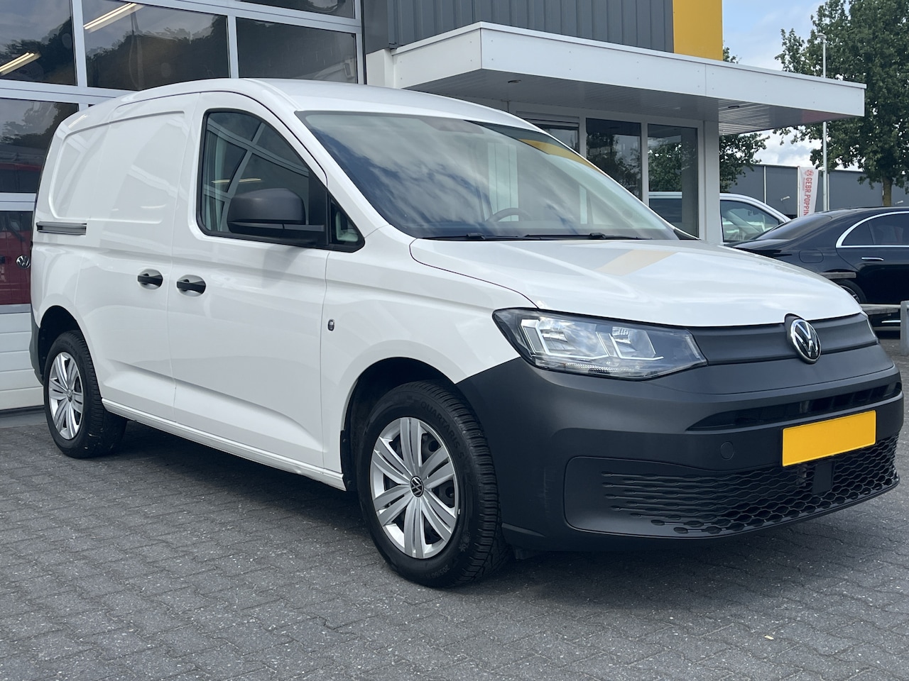 Volkswagen Caddy Cargo - 1.5 TSI Benzine Trekhaak Airco PDC  all-season banden Lage belasting tarief !! Bpm vrij !! - AutoWereld.nl