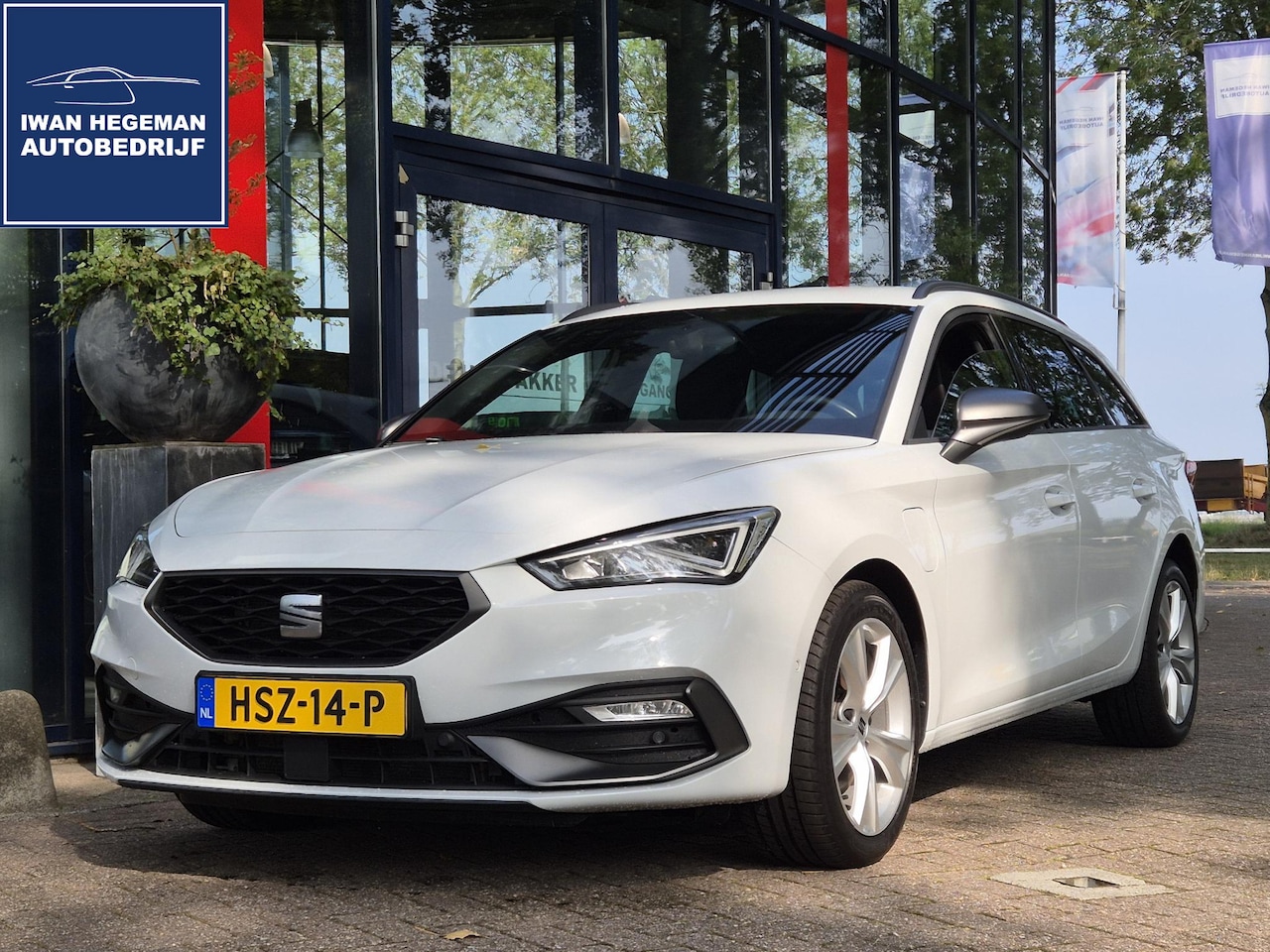SEAT Leon Sportstourer - 1.4 TSI eHybrid PHEV FR | LM Velgen | ECC | PDC + Camera | Navigatie - AutoWereld.nl