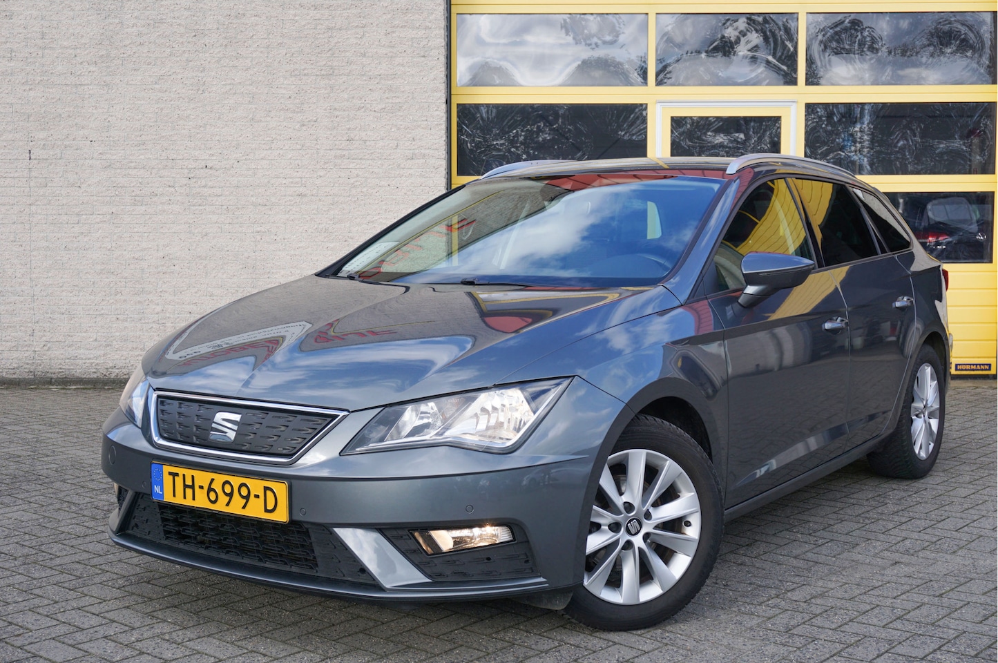 SEAT Leon ST - 1.0 EcoTSI Style Business Intense BJ2018 Led | LMV | Navi | App-Connect | Keyless entry | - AutoWereld.nl
