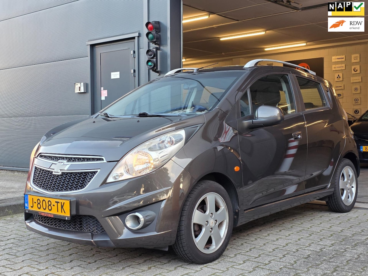 Chevrolet Spark - 1.2 16V LT / GARANTIE / NWE BEURT + APK / ISOFIX / AIRCO / LM-VELGEN / MISTLAMPEN / 2 SLEU - AutoWereld.nl