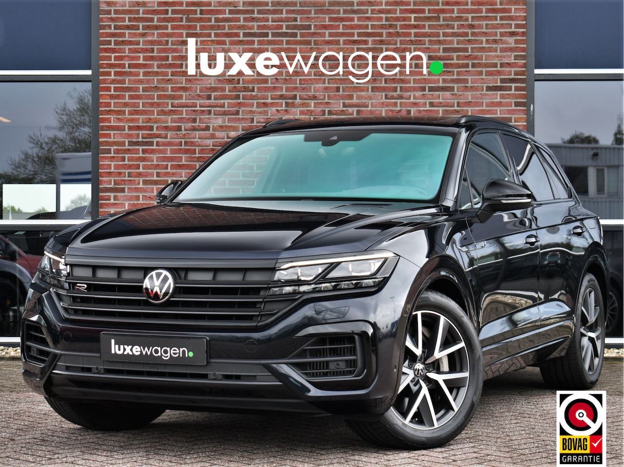 Volkswagen Touareg - R 3.0 TSi eHybrid 4M Pano Trekh ACC Luchtvering Stuurverw - AutoWereld.nl