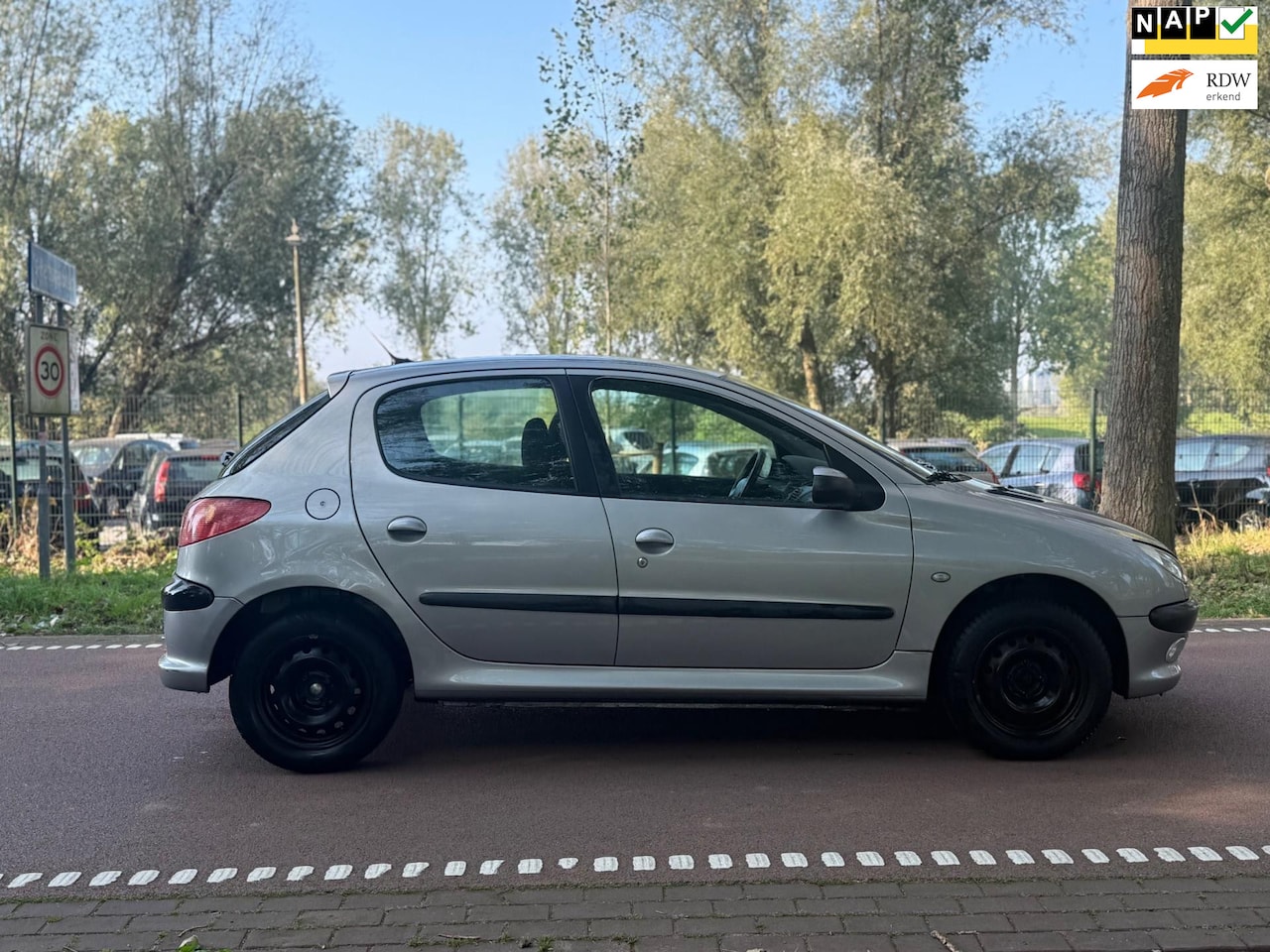 Peugeot 206 - 1.4-16V Gentry AIRCO!APK!INRUILKOOPJE! - AutoWereld.nl