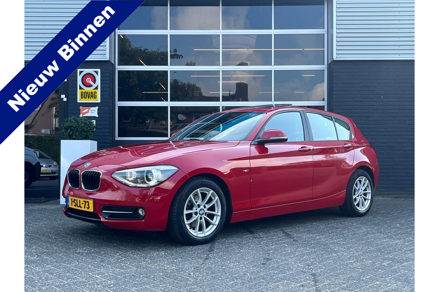 BMW 1-serie - 114i High Executive, Pano, Bluetooth, Cruise, Navi, Leder, Sport, NAP - AutoWereld.nl