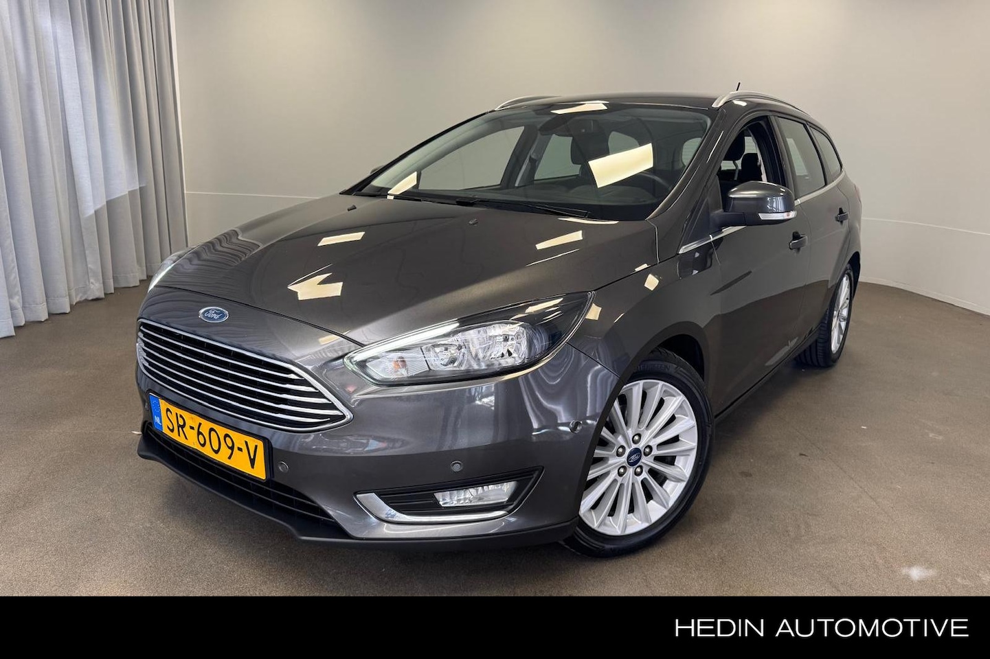 Ford Focus Wagon - 1.0 Titanium | Trekhaak | Camera | Navigatie | Voorruitverwarming | Keyless | Car Play | - AutoWereld.nl