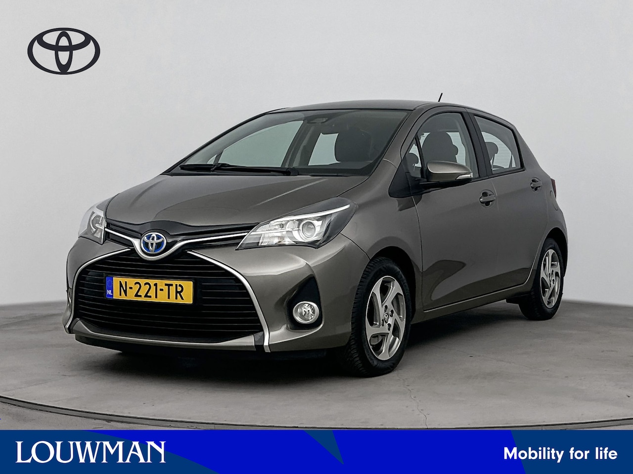 Toyota Yaris - 1.5 Hybrid Aspiration | LM velgen | Navigatiesysteem | Pre crash systeem | - AutoWereld.nl