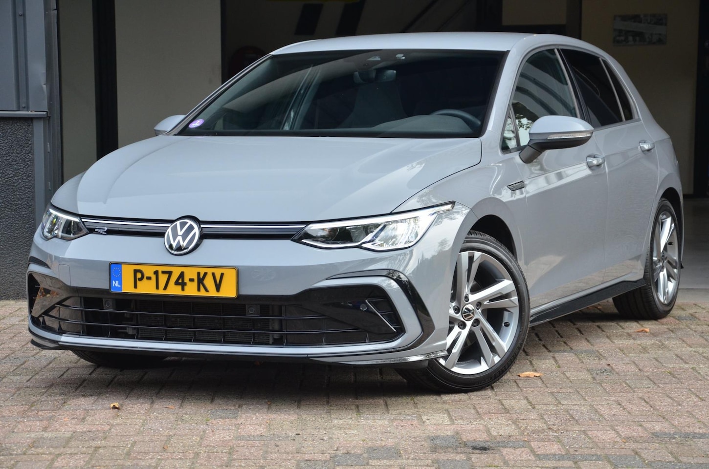 Volkswagen Golf - 1.5 eTSI 3x R-Line CarPlay|AUT|LED - AutoWereld.nl