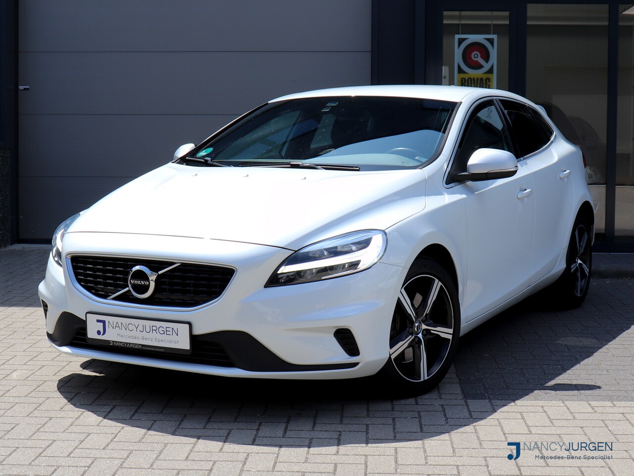 Volvo V40 - 2.0 T4 R-Design | Automaat | ECC | Leder Nappa | Navi Sensus | Camera | DAB | LED | Sound - AutoWereld.nl