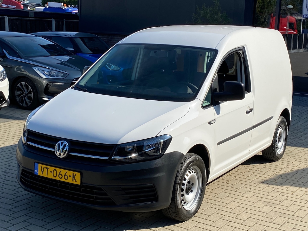 Volkswagen Caddy - 2.0 TDI NIEUWSTAAT 1e EIGENAAR EURO 6 AIRCO TREKHAAK LEER NIEUWE APK - AutoWereld.nl