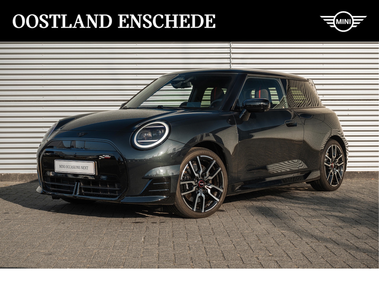 MINI Cooper - Hatchback E / John Cooper Works / Pakket XL / 18" JCW Lap Spoke 2-tone - AutoWereld.nl