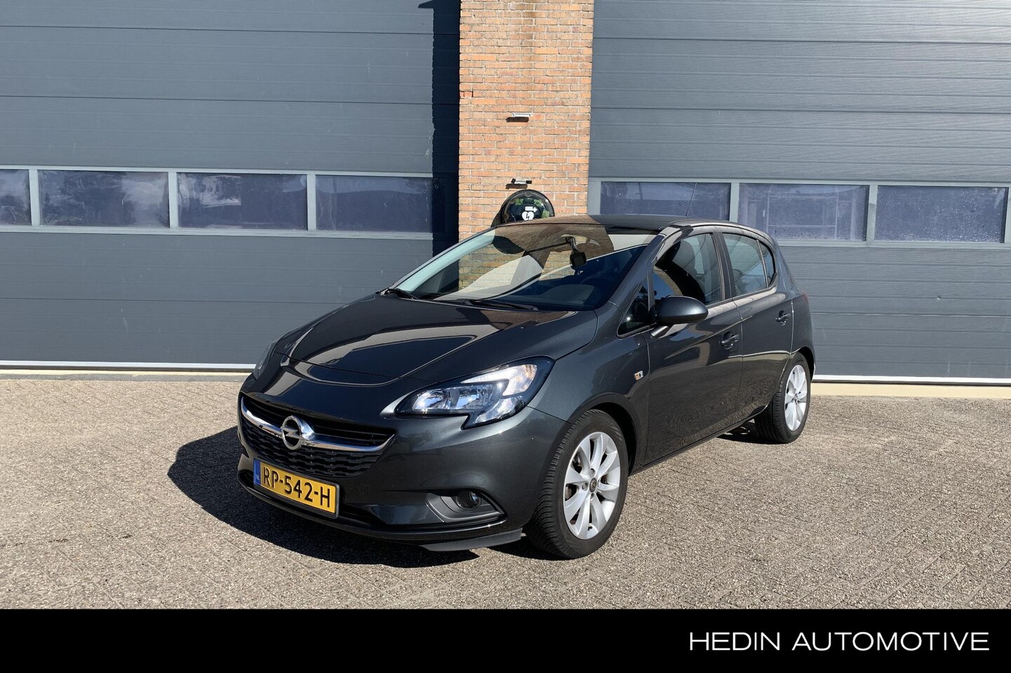 Opel Corsa - 1.4 Favourite Apple CarPlay/Android Auto | Cruise Control Parkeersensoren | Lichtmetalen v - AutoWereld.nl