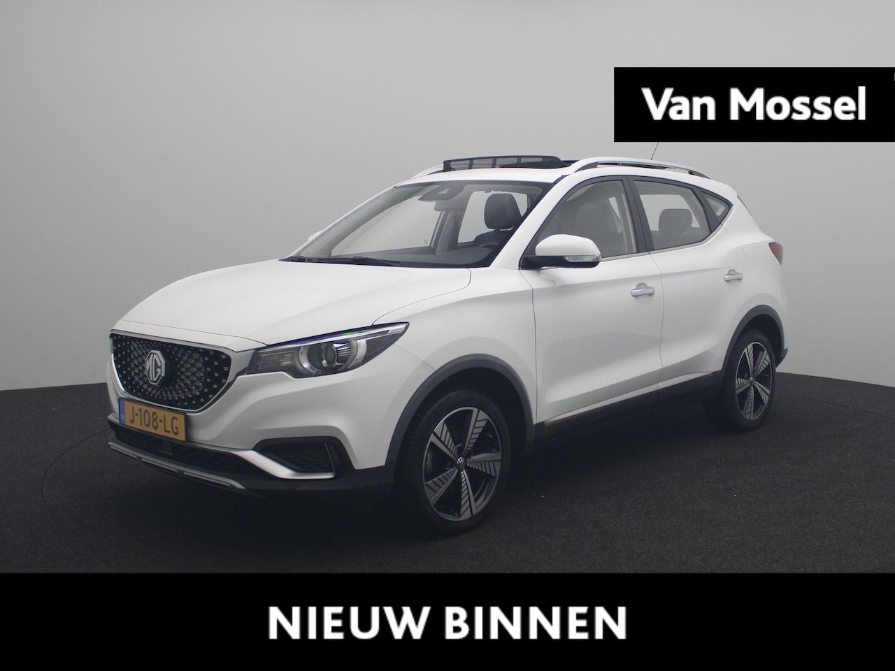 MG ZS - Luxury 45 kWh | 1e-Eigenaar | Navi | Panoramadak | Leder | Camera | Apple CarPlay | - AutoWereld.nl
