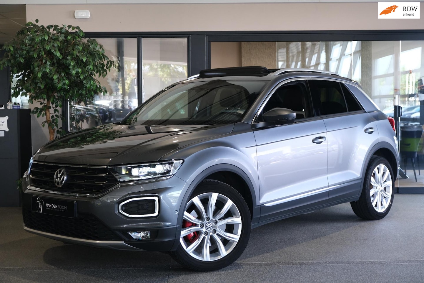 Volkswagen T-Roc - 1.5 TSI Sport DSG 150 PK Pano Navi Led Acc Pdc Climate - AutoWereld.nl