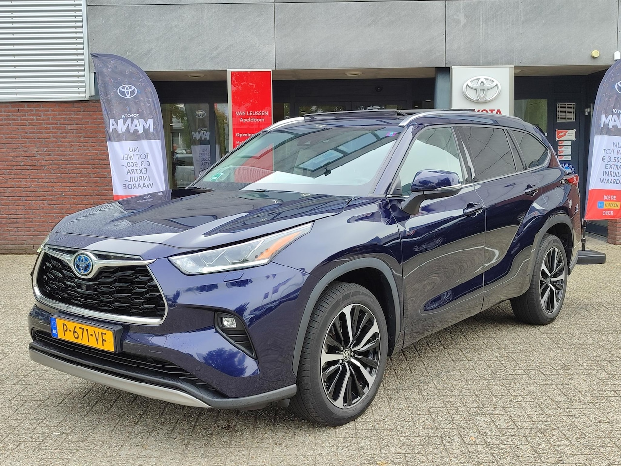 Toyota Highlander - 2.5 AWD Hybrid BUSINESS PLUS PANODAK LEER STOELVERW PARK-SENSOREN 20'' LM-VELGEN NAVI APPL - AutoWereld.nl