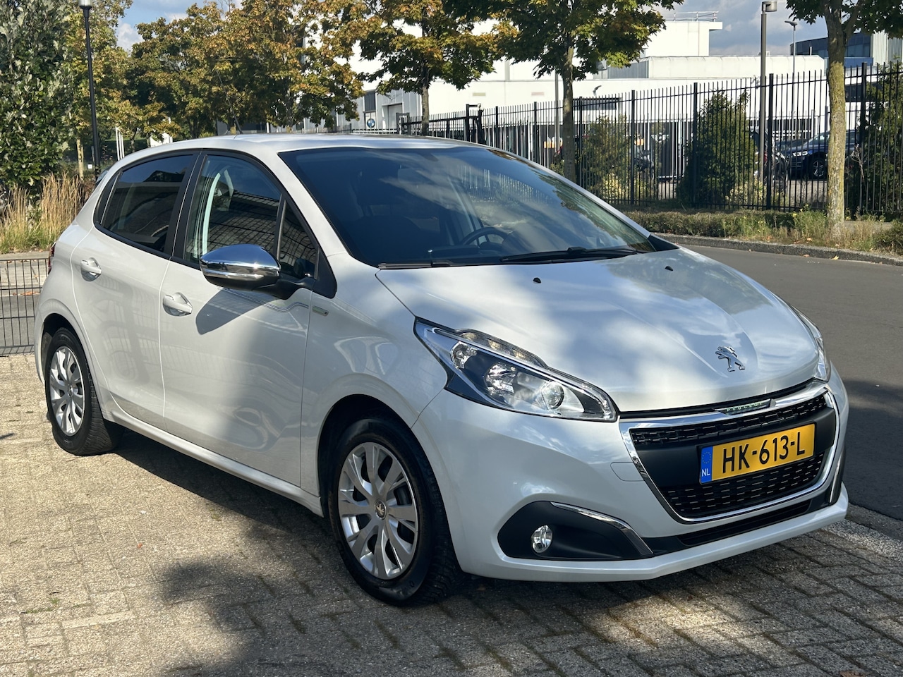 Peugeot 208 - 1.2 PureTech Urban Soul Wit metallic - AutoWereld.nl