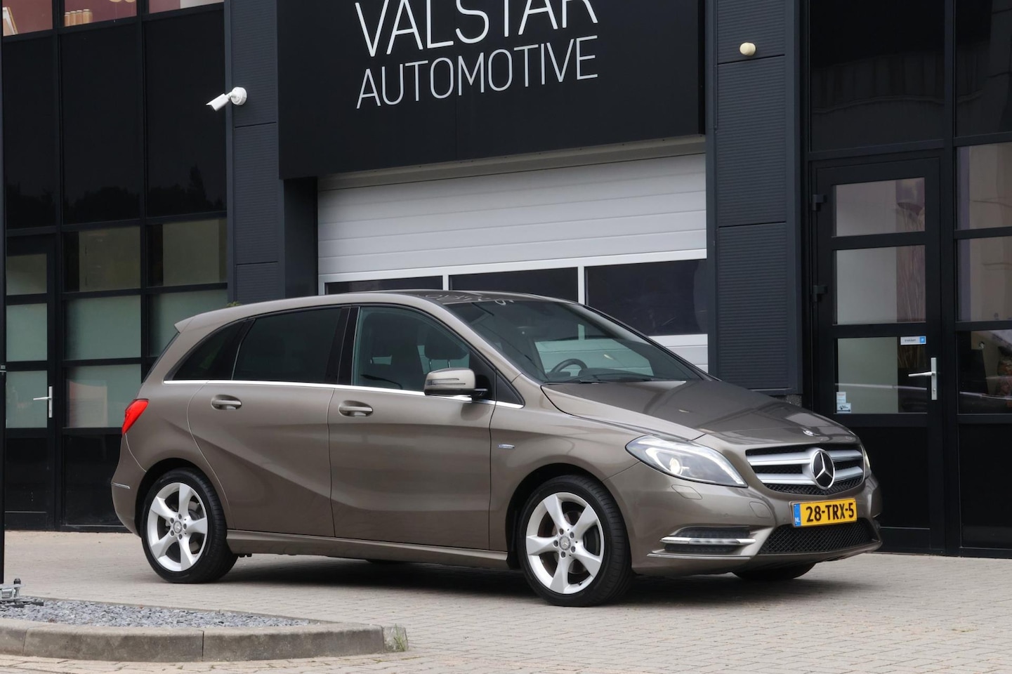 Mercedes-Benz B-klasse - 200 Ambition | Xenon LED | Trekhaak | Volledig onderhouden! - AutoWereld.nl