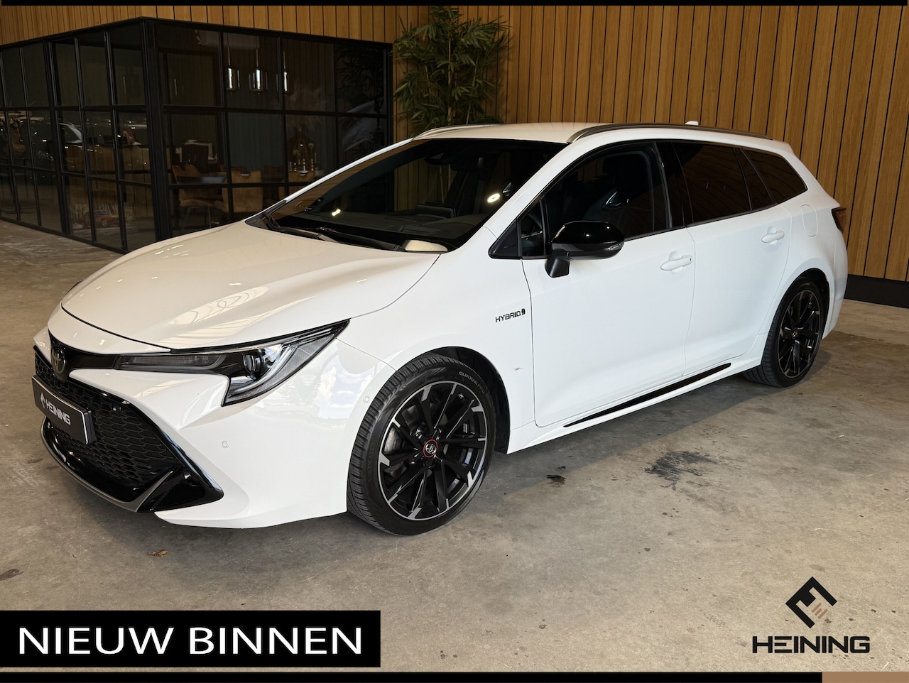 Toyota Corolla Touring Sports - 2.0 Hybrid Business GR-Sport Trekhaak. Apple-carplay. Head-up display. Hollandse auto met - AutoWereld.nl