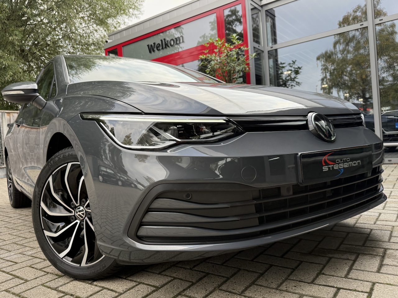 Volkswagen Golf - TSI 110PK AUT. *!* NAVI/ CARPLAY/ CAMERA/ VIRTUAL/ 13 DKM *!* - AutoWereld.nl