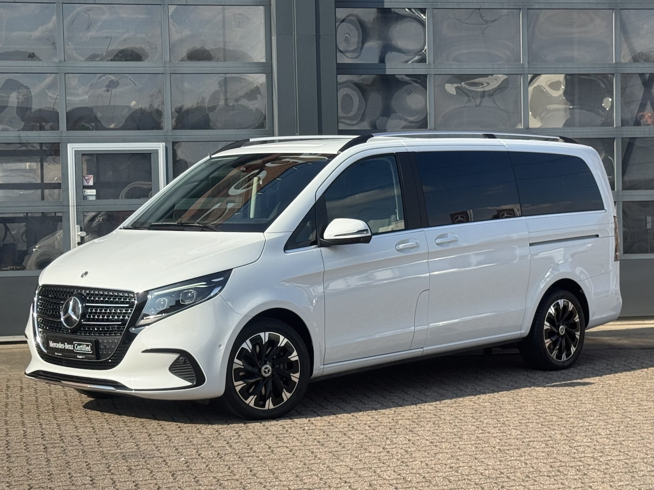 Mercedes-Benz V-klasse - V 220d L Avantgarde | 7-Persoons | Burmester | 360° Camera - AutoWereld.nl