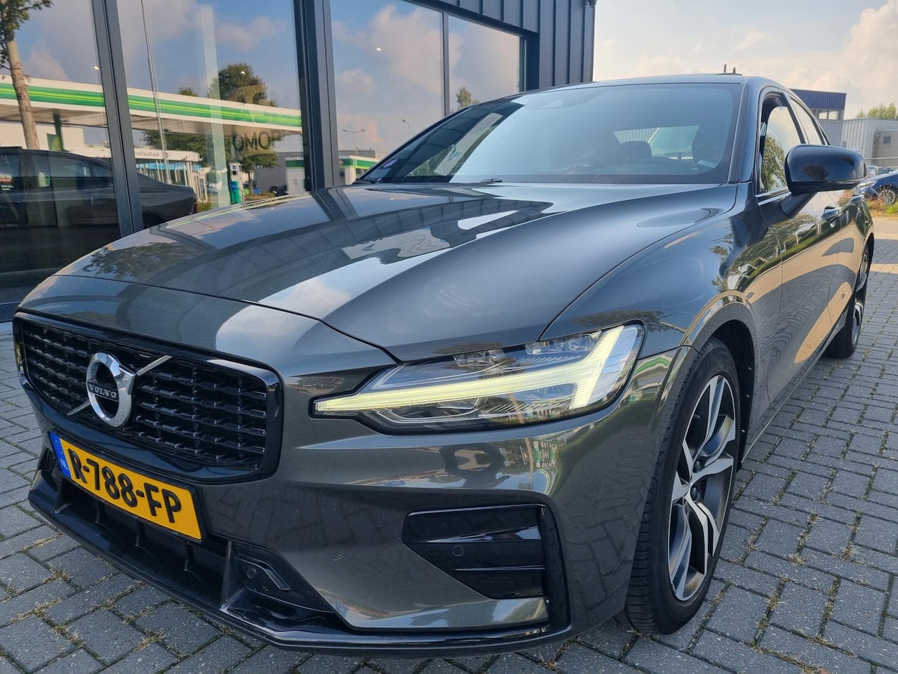 Volvo S60 - 2.0 B3 R-Design Panodak Sportleder 1e Eigenaar - AutoWereld.nl