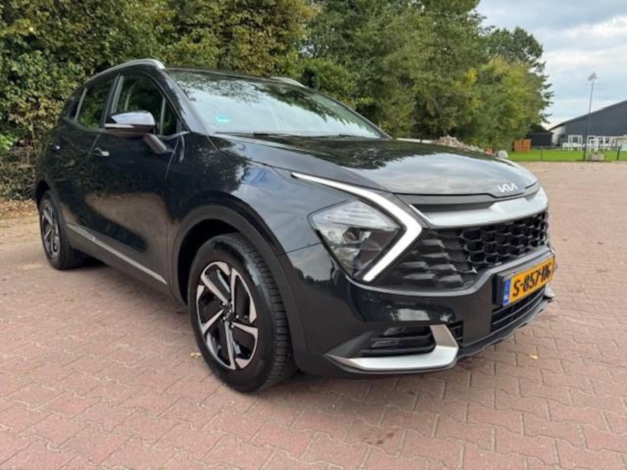 Kia Sportage - 1.6T-GDI 230PK HEV DYNAMICLINE THAAK/NAV/LED - AutoWereld.nl