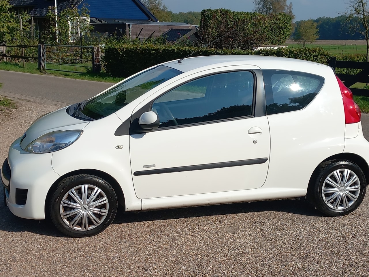 Peugeot 107 - 1.0-12V Millesim 200 Airco! BJ11! Met APK! - AutoWereld.nl