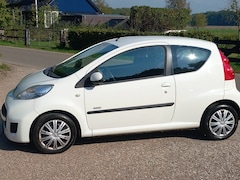 Peugeot 107 - 1.0-12V Millesim 200 Airco! BJ11! Met APK!