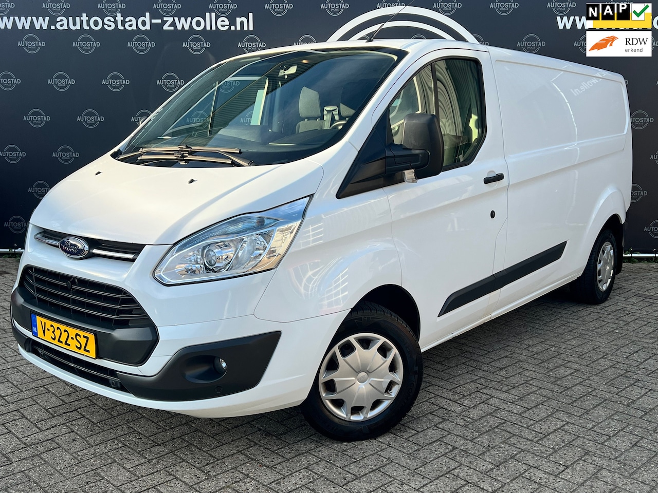 Ford Transit Custom - 290 2.2 TDCI L2H1 Ambiente 3-Zits/Apk/Nap/Trekhaak/Airco/Cruise - AutoWereld.nl
